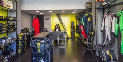 Πώς να επιλέξετε τον σωστό εξοπλισμό FIA για αγώνες αυτοκινήτου